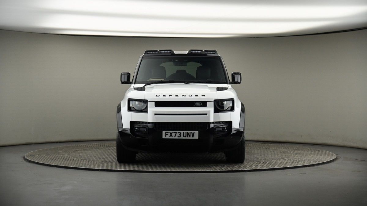 Land Rover Defender 110 Image 18