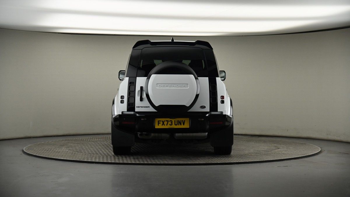 Land Rover Defender 110 Image 17