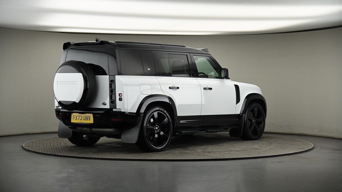 Land Rover Defender 110 Image 7