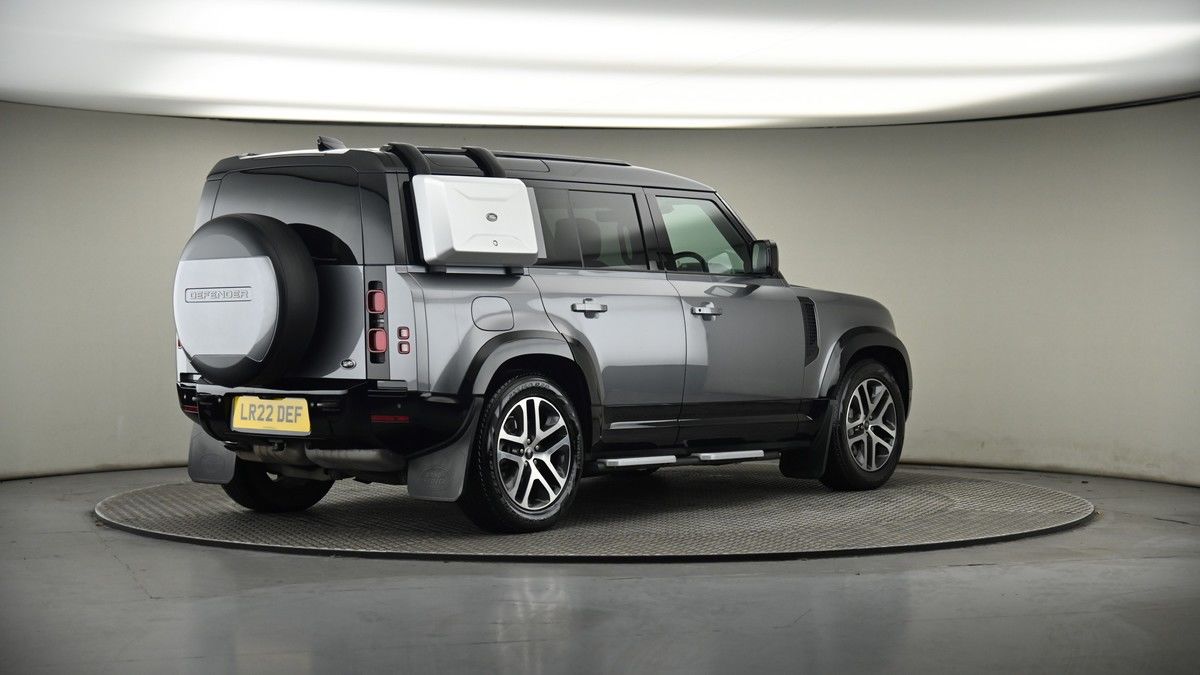 Land Rover Defender 110 Image 7