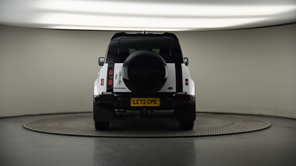 Land Rover Defender 110 Image 17