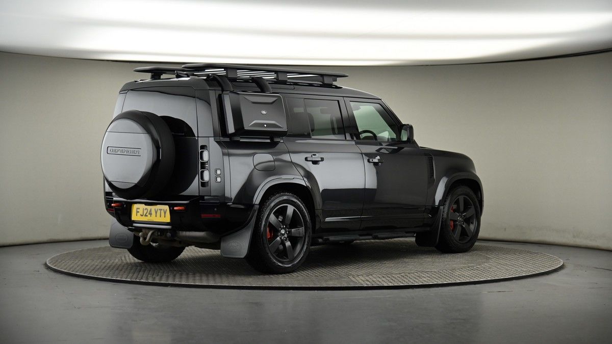 Land Rover Defender 110 Image 7