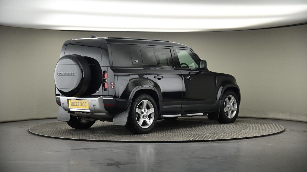 Land Rover Defender 110 Image 7