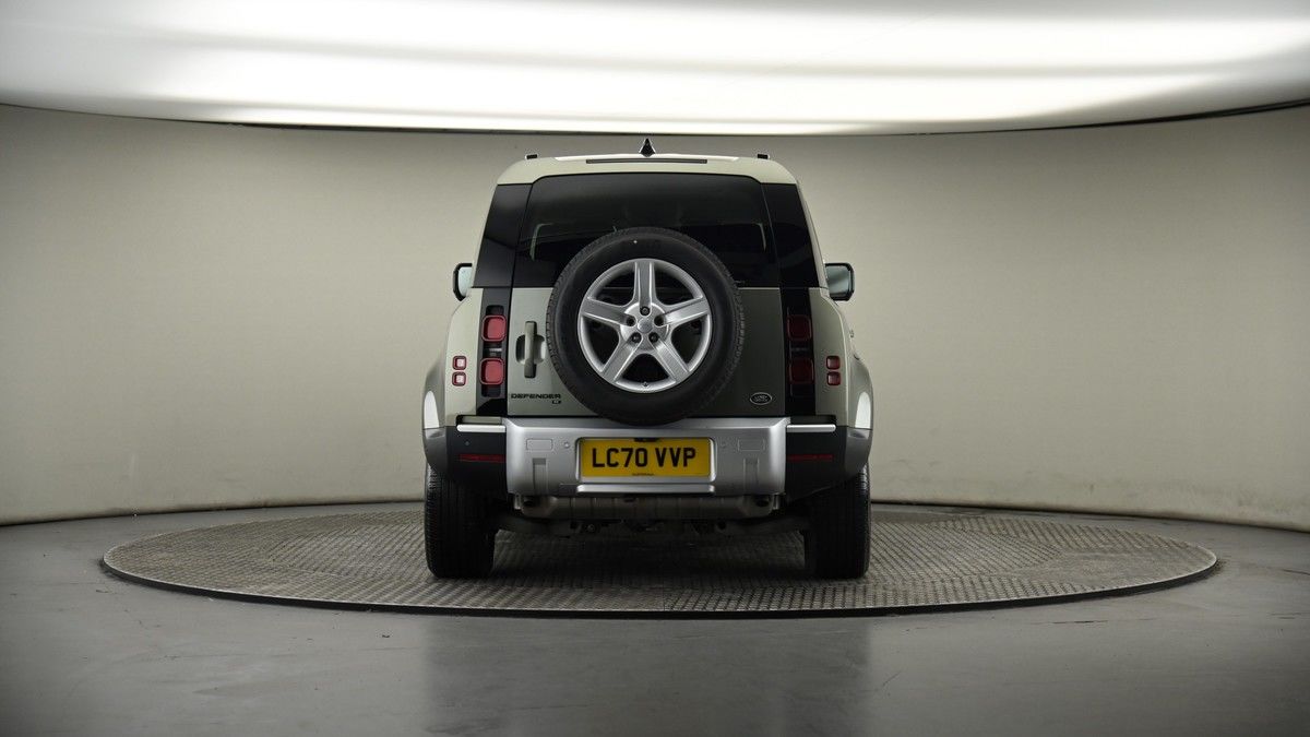 Land Rover Defender 110 Image 17