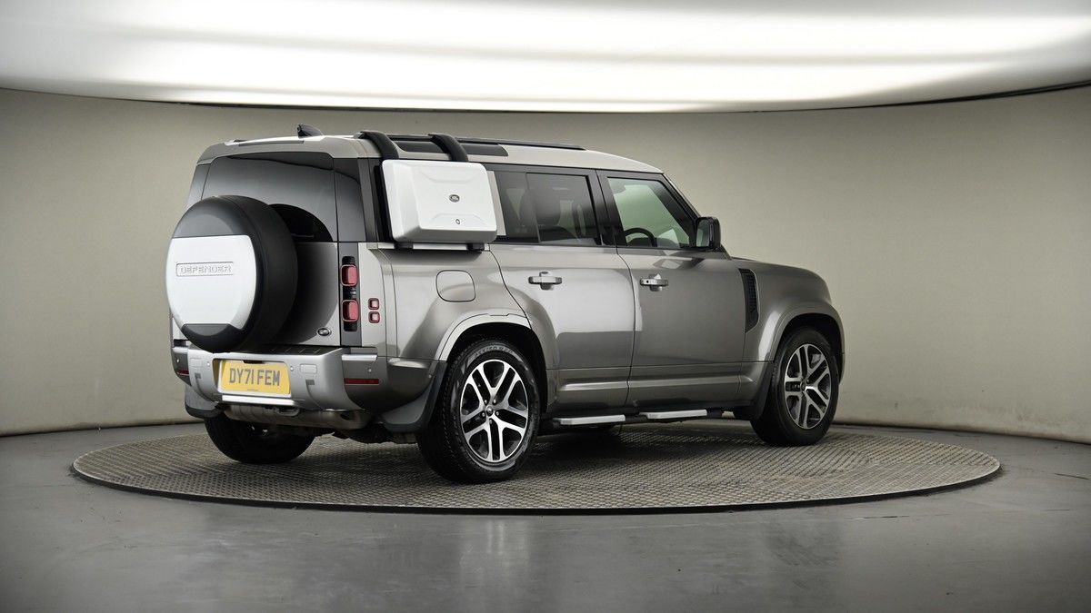 Land Rover Defender 110 Image 7