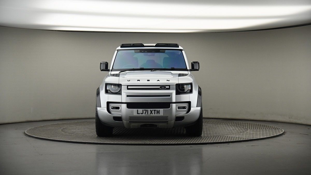 Land Rover Defender 110 Image 18