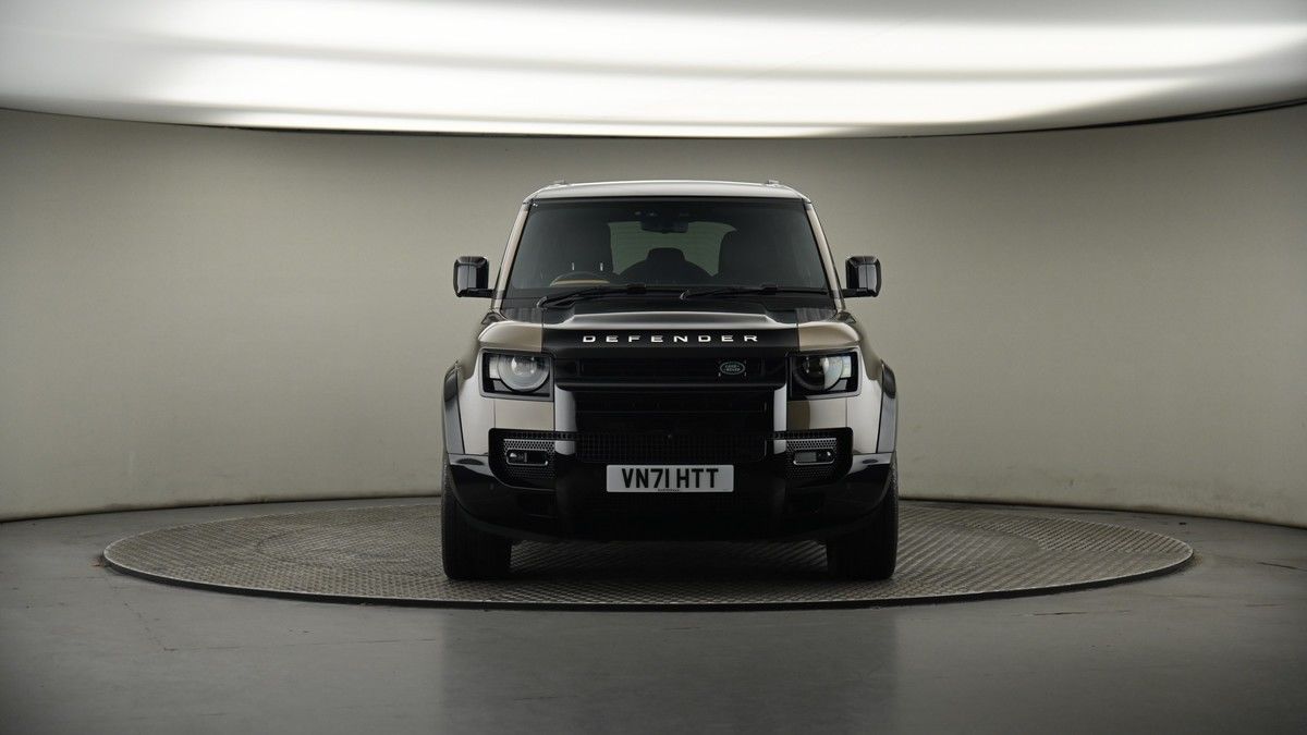 Land Rover Defender 110 Image 18