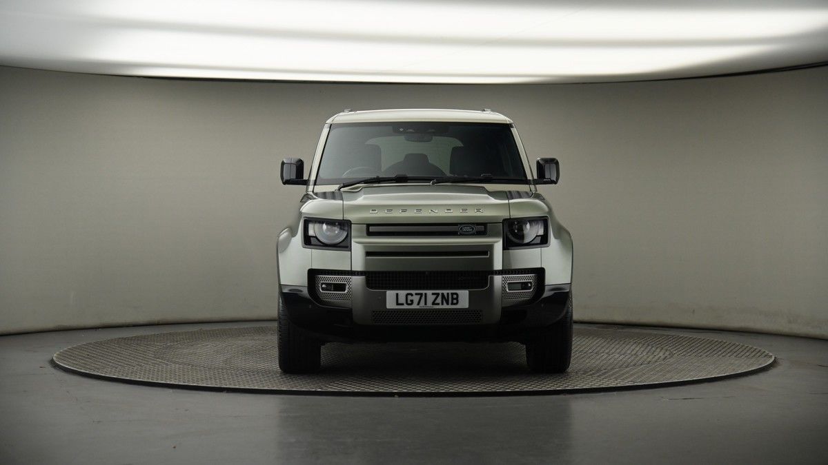 Land Rover Defender 110 Image 18