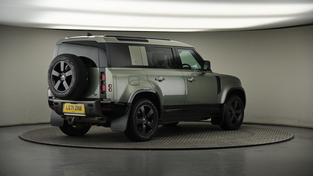 Land Rover Defender 110 Image 7