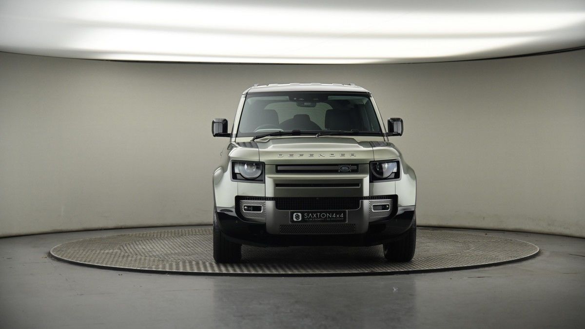 Land Rover Defender 110 Image 18