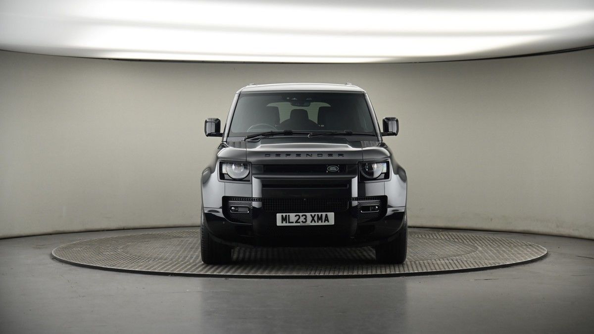 Land Rover Defender 130 Image 18