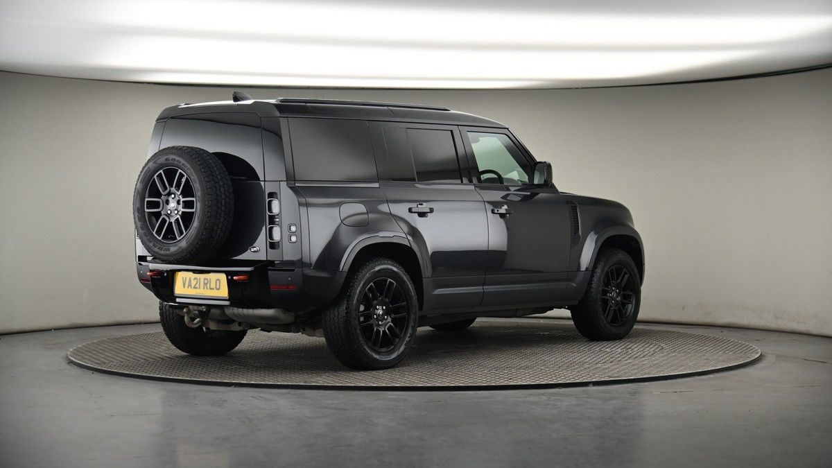 Land Rover Defender 110 Image 6