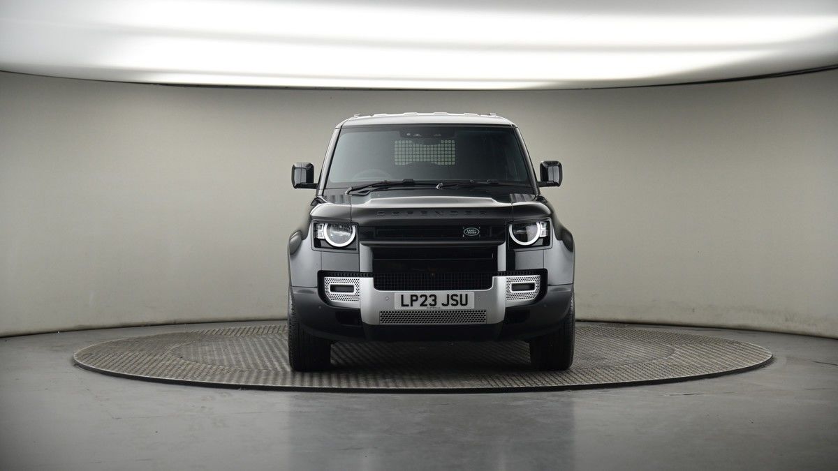 Land Rover Defender 110 Image 18