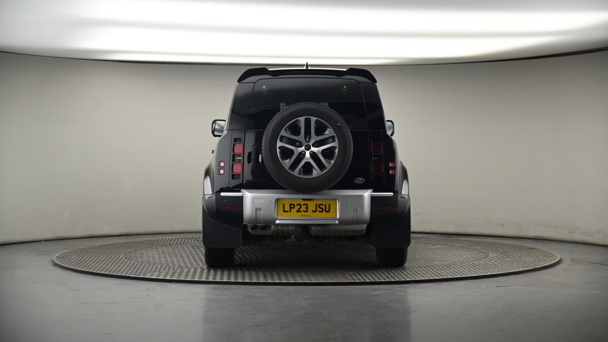 Land Rover Defender 110 Image 17