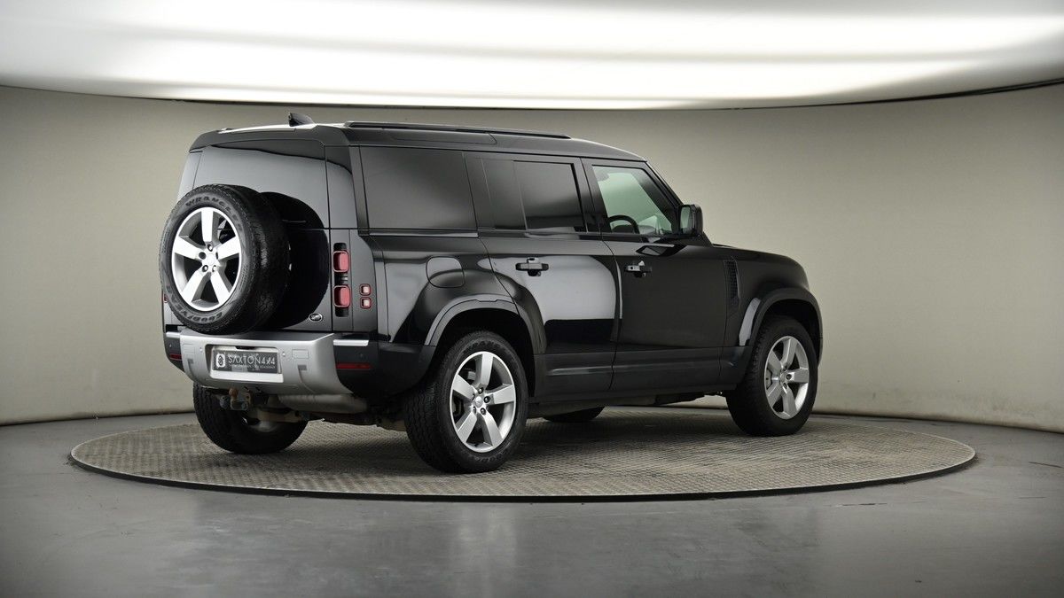 Land Rover Defender 110 Image 7