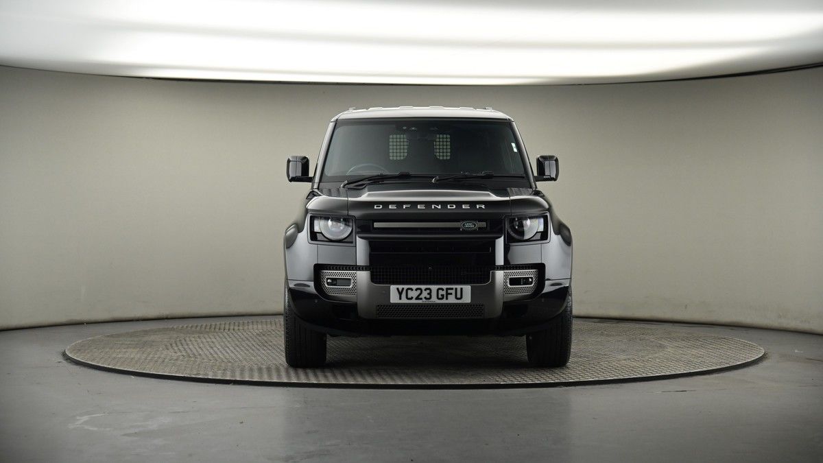 Land Rover Defender 110 Image 18