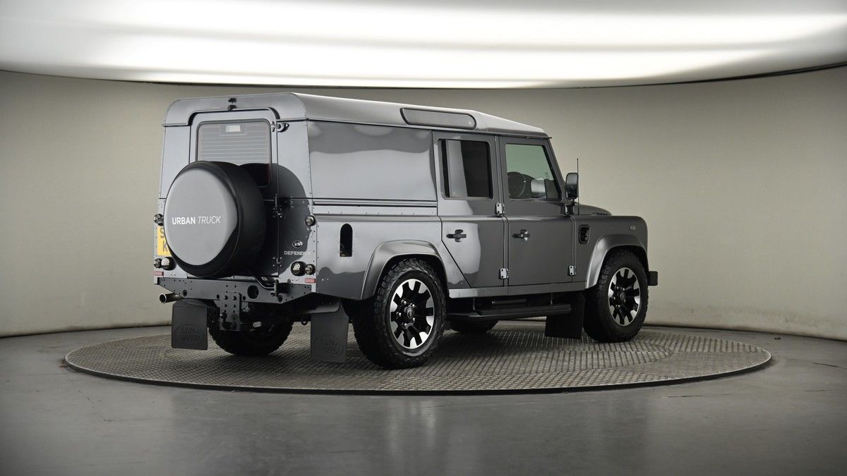 Land Rover Defender 110 Image 7