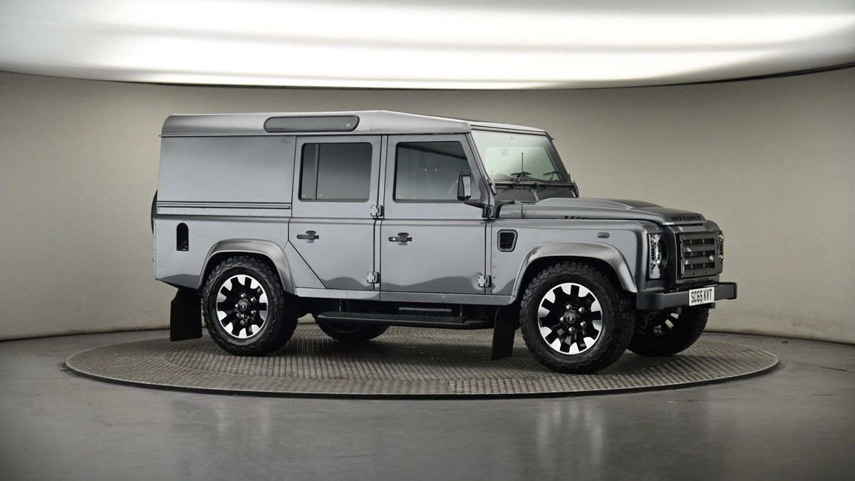 Land Rover Defender 110 Image 6