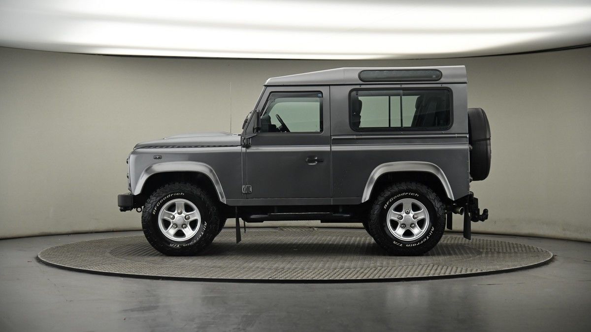 Land Rover Defender 90 Image 19