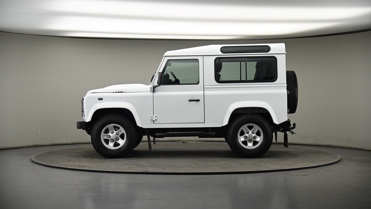 Land Rover Defender 90 Image 19