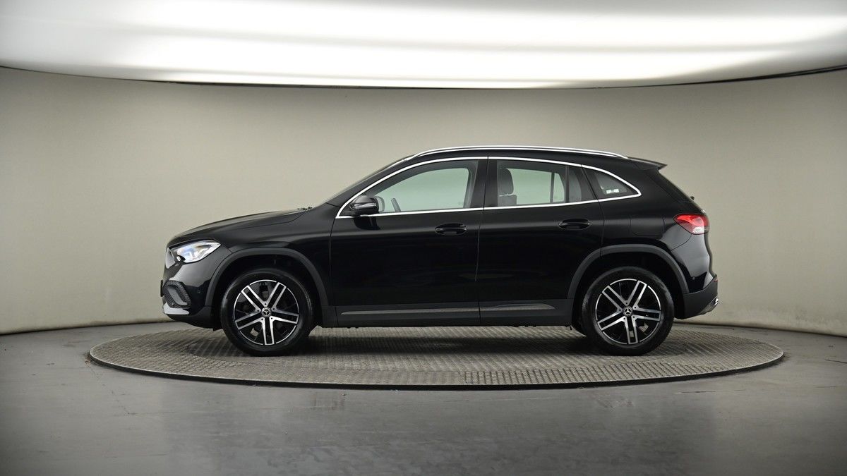 Mercedes-Benz GLA Image 19