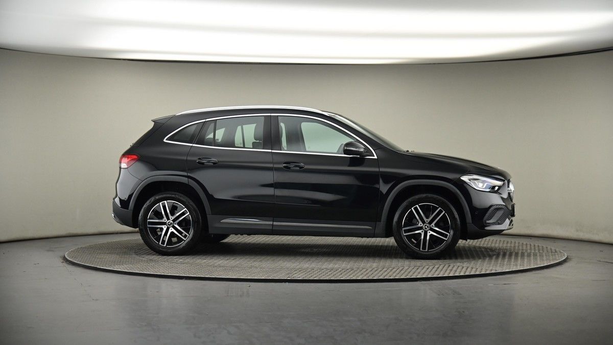 More views of Mercedes-Benz GLA