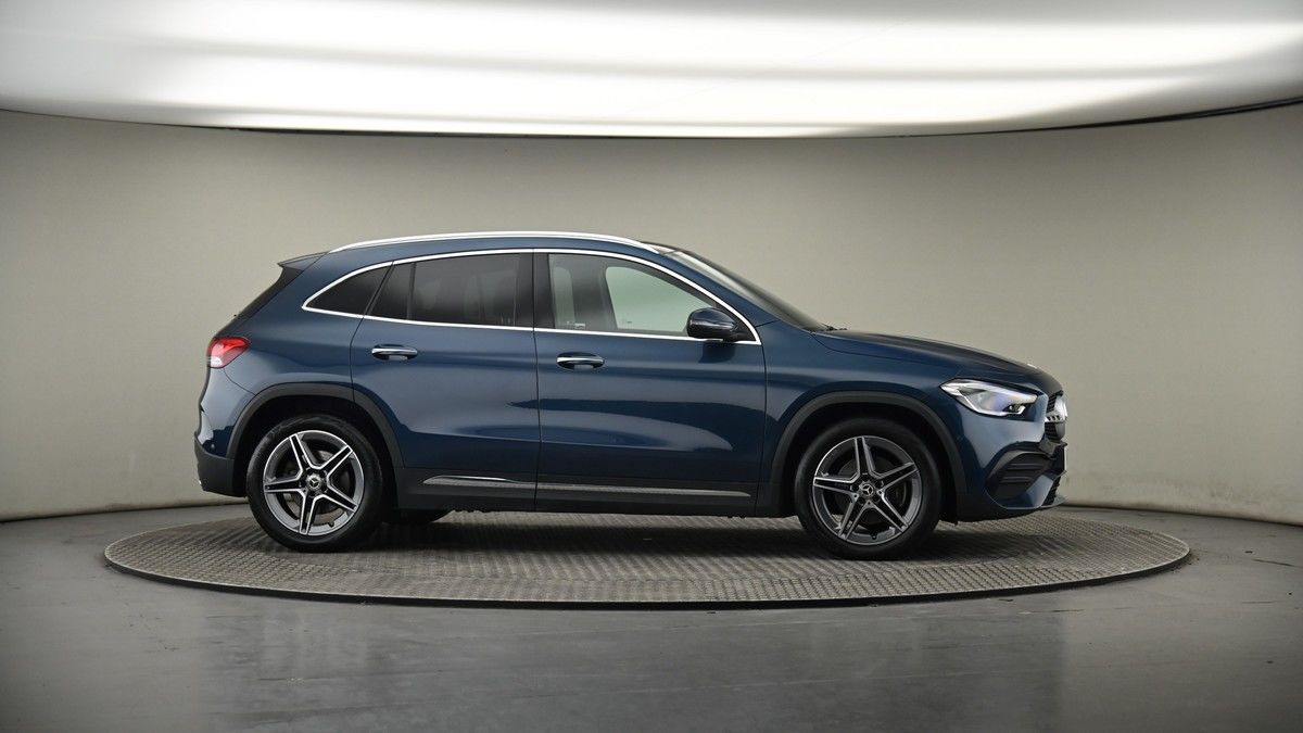 More views of Mercedes-Benz GLA