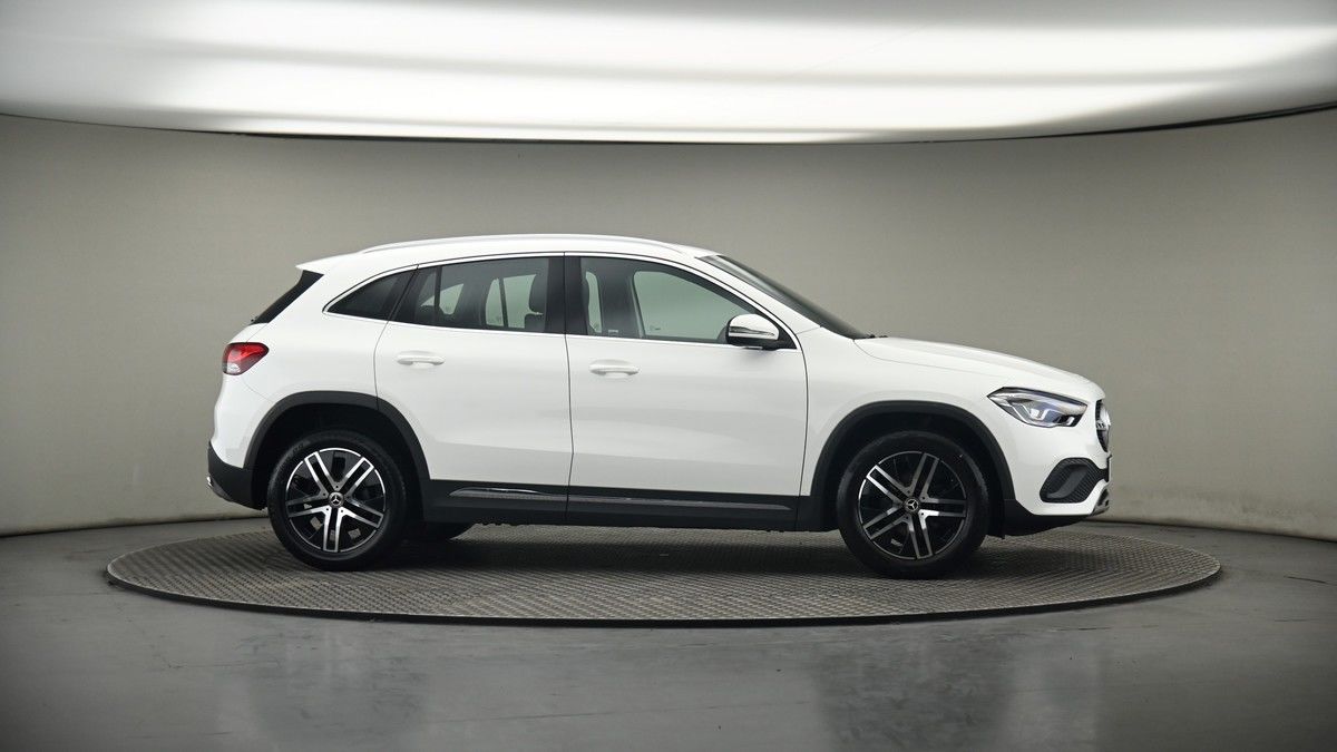 More views of Mercedes-Benz GLA