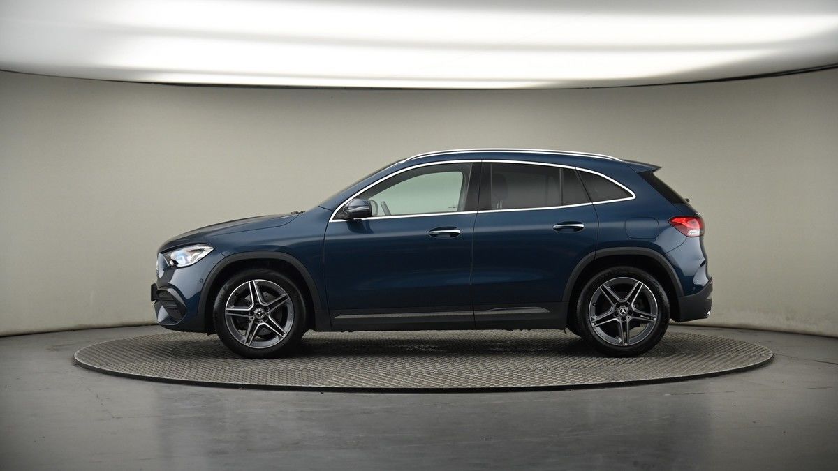 Mercedes-Benz GLA Image 19