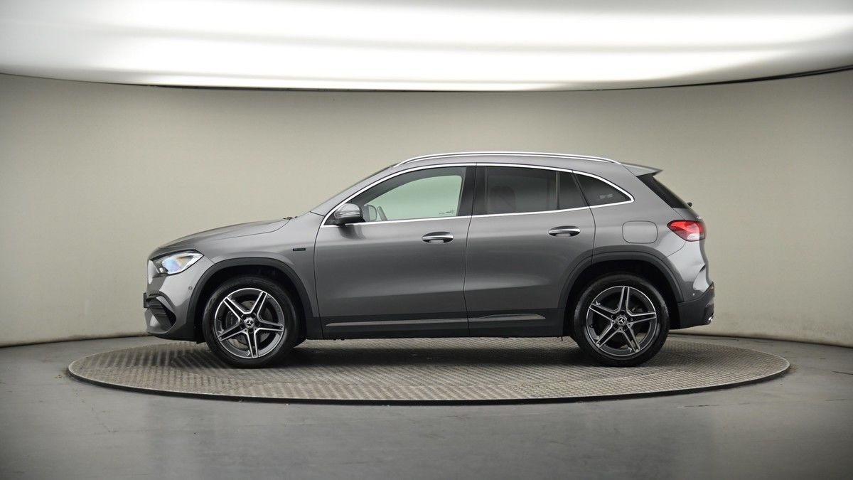 Mercedes-Benz GLA Image 19