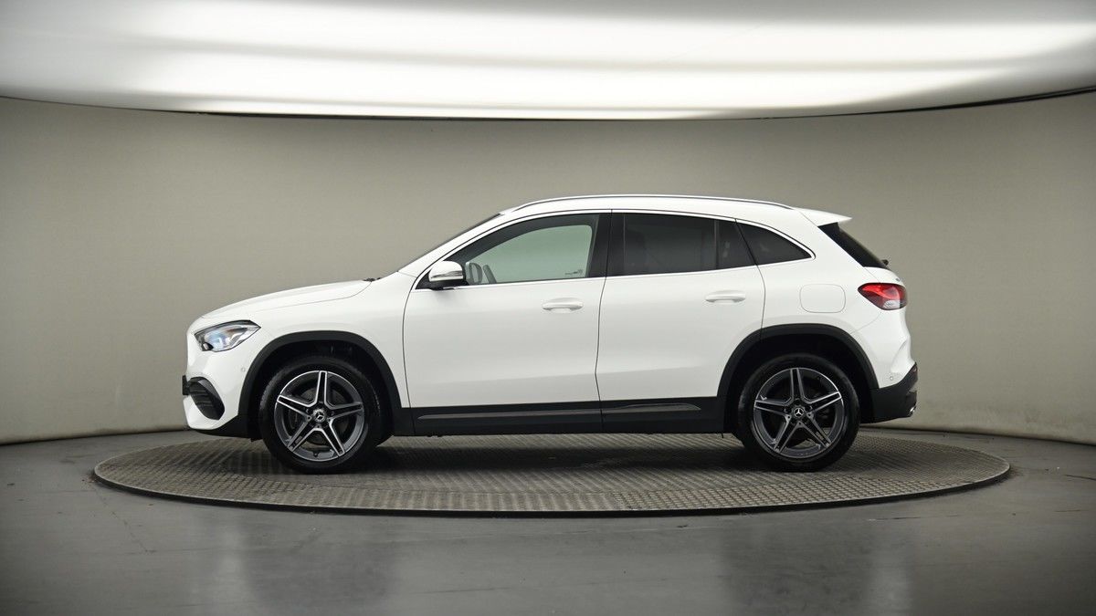 Mercedes-Benz GLA Image 19