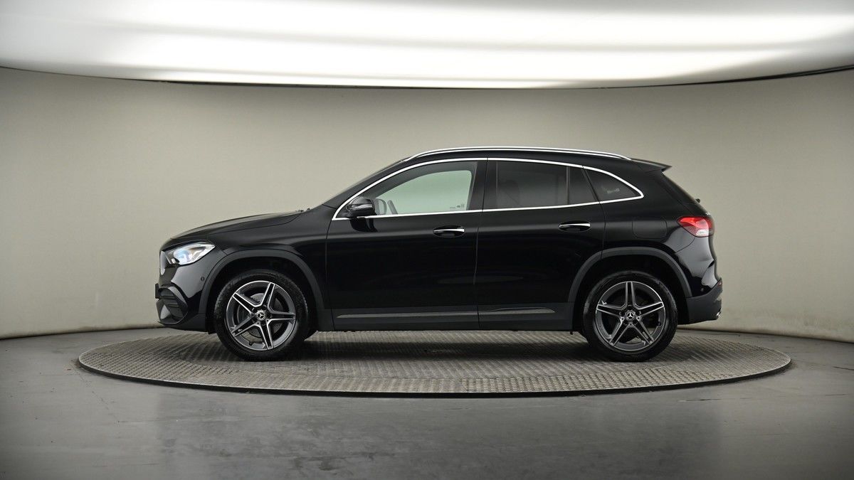 Mercedes-Benz GLA Image 19