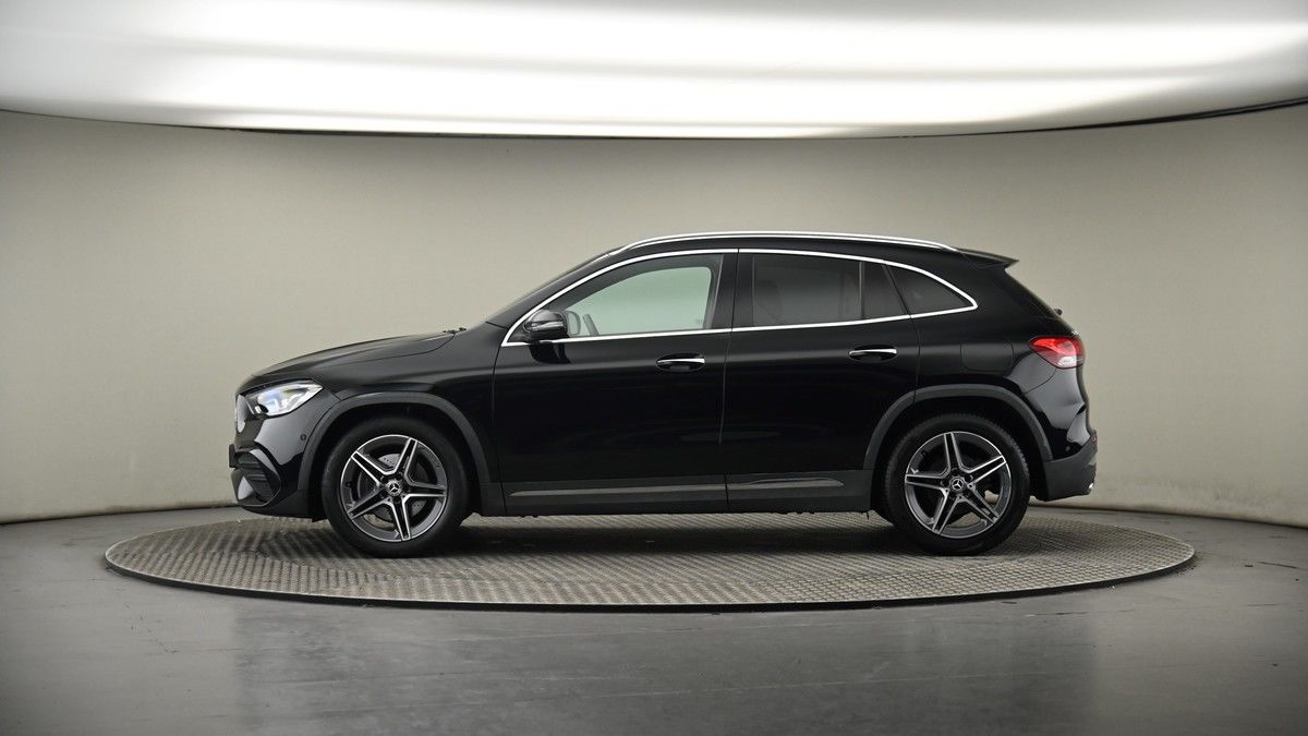 Mercedes-Benz GLA Image 19