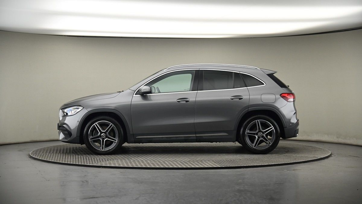 Mercedes-Benz GLA Image 19