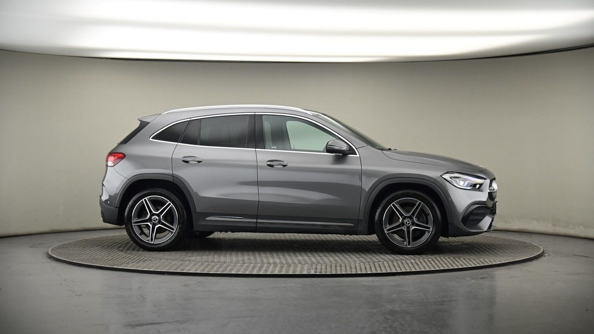 More views of Mercedes-Benz GLA