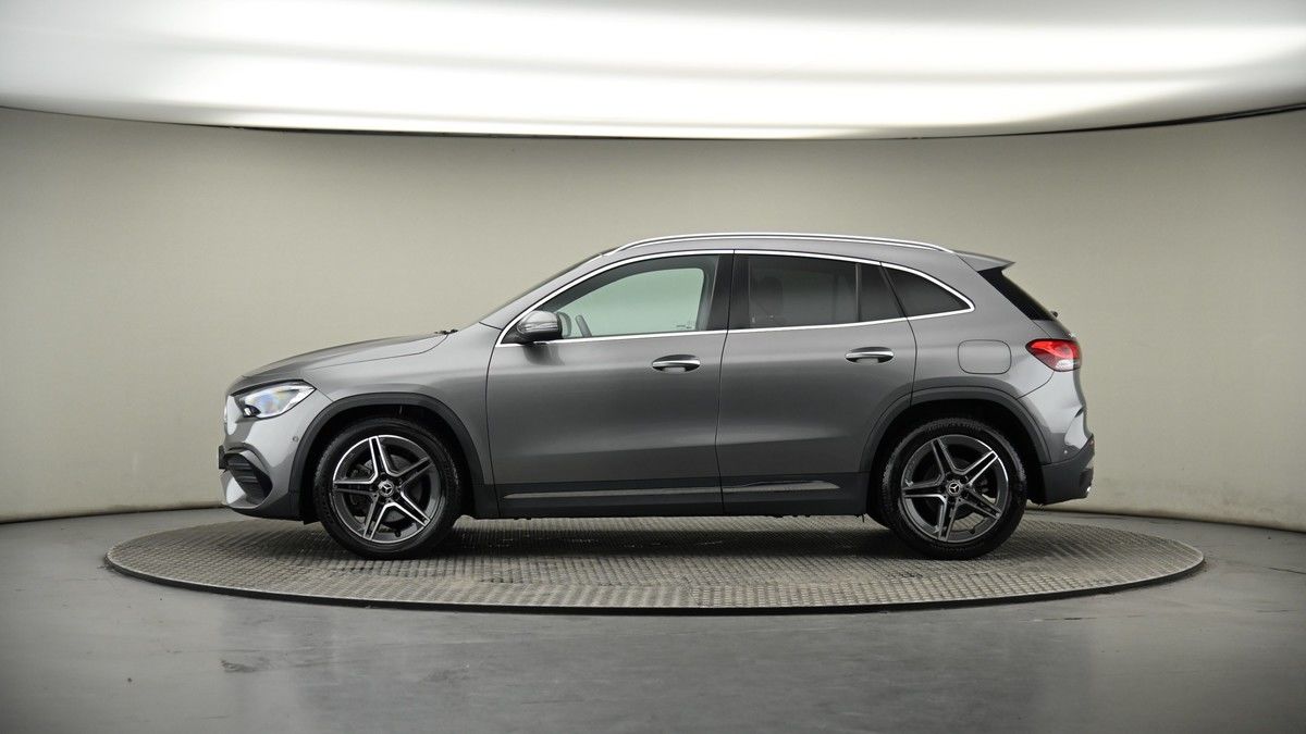 Mercedes-Benz GLA Image 19