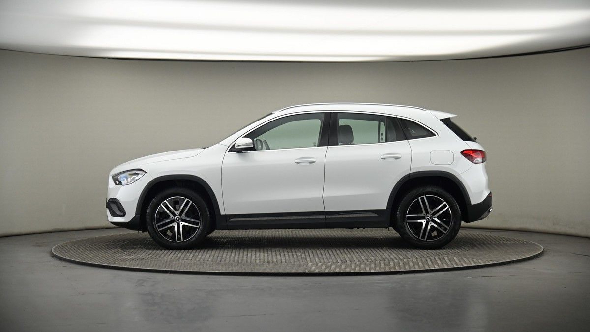 Mercedes-Benz GLA Image 19