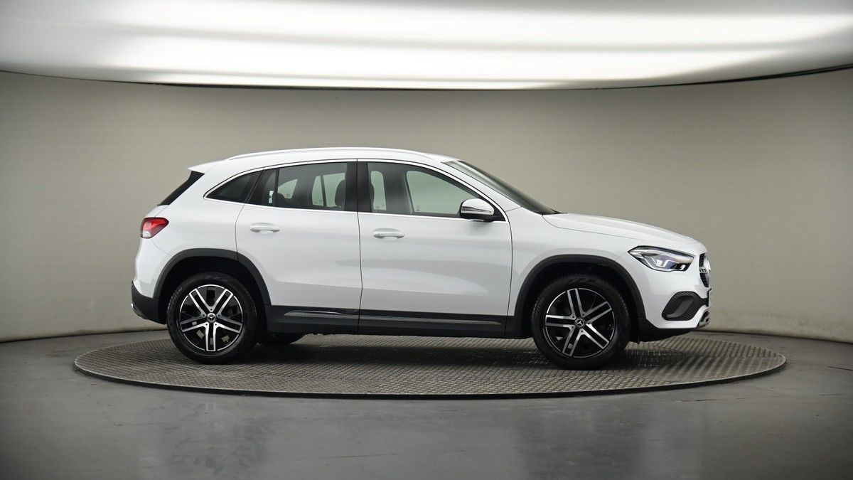 More views of Mercedes-Benz GLA