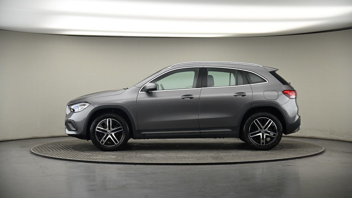 Mercedes-Benz GLA Image 19