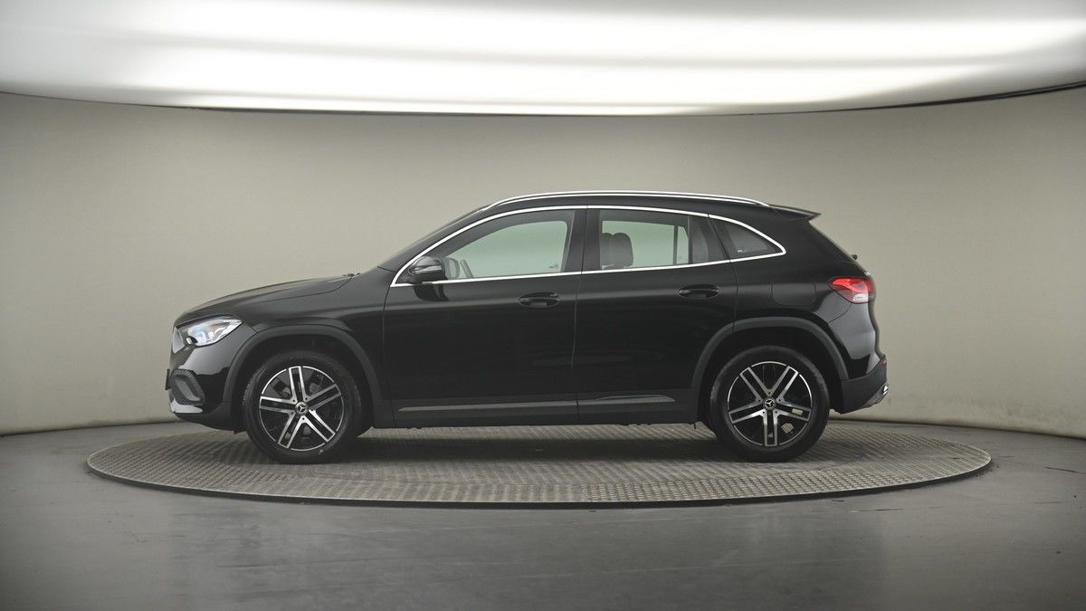 Mercedes-Benz GLA Image 19