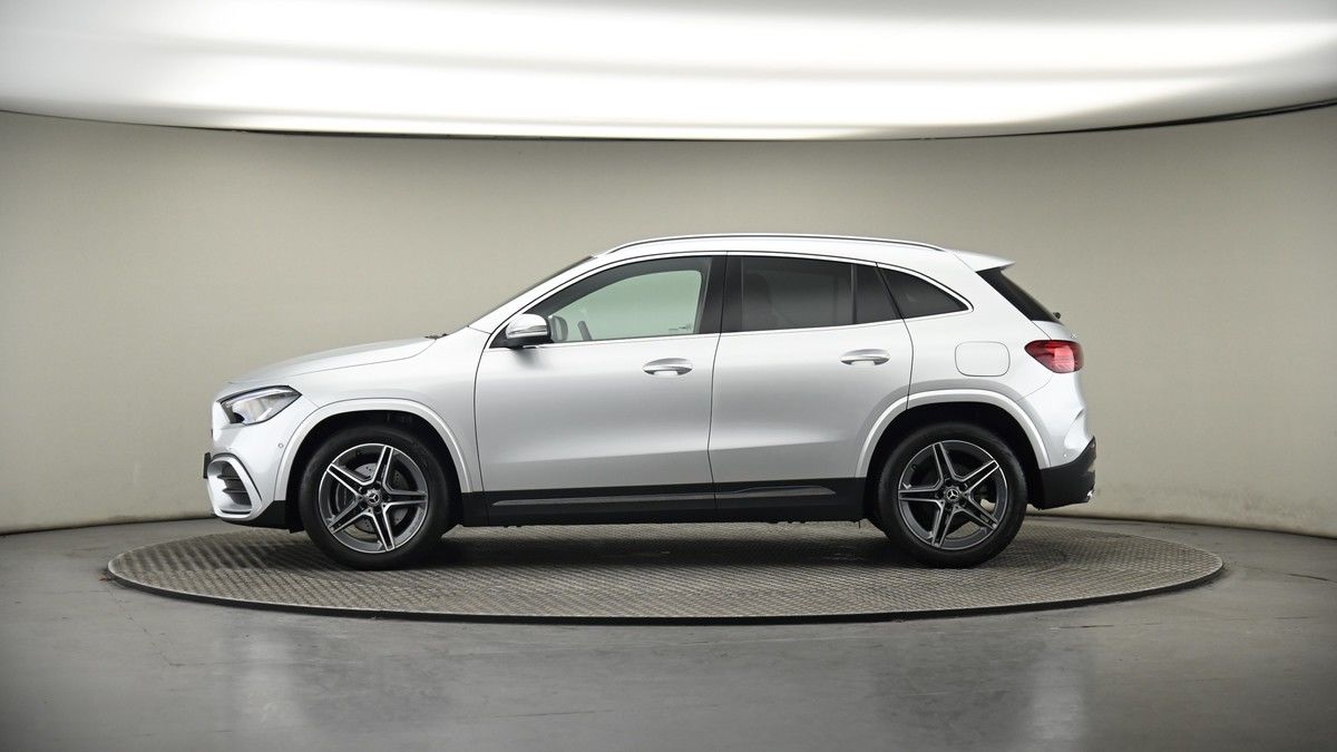 Mercedes-Benz GLA Image 19