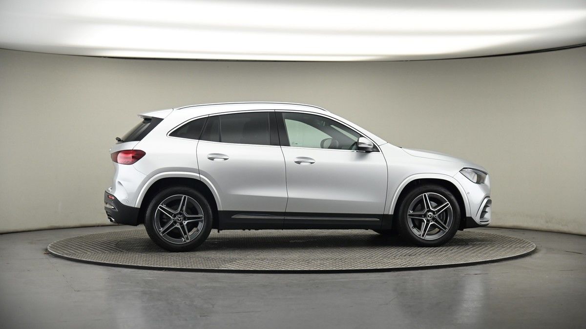 More views of Mercedes-Benz GLA