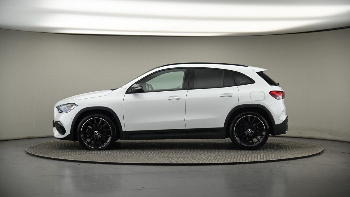 Mercedes-Benz GLA Image 19