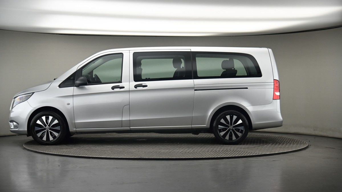 More views of Mercedes-Benz Vito