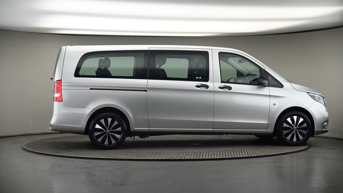 More views of Mercedes-Benz Vito