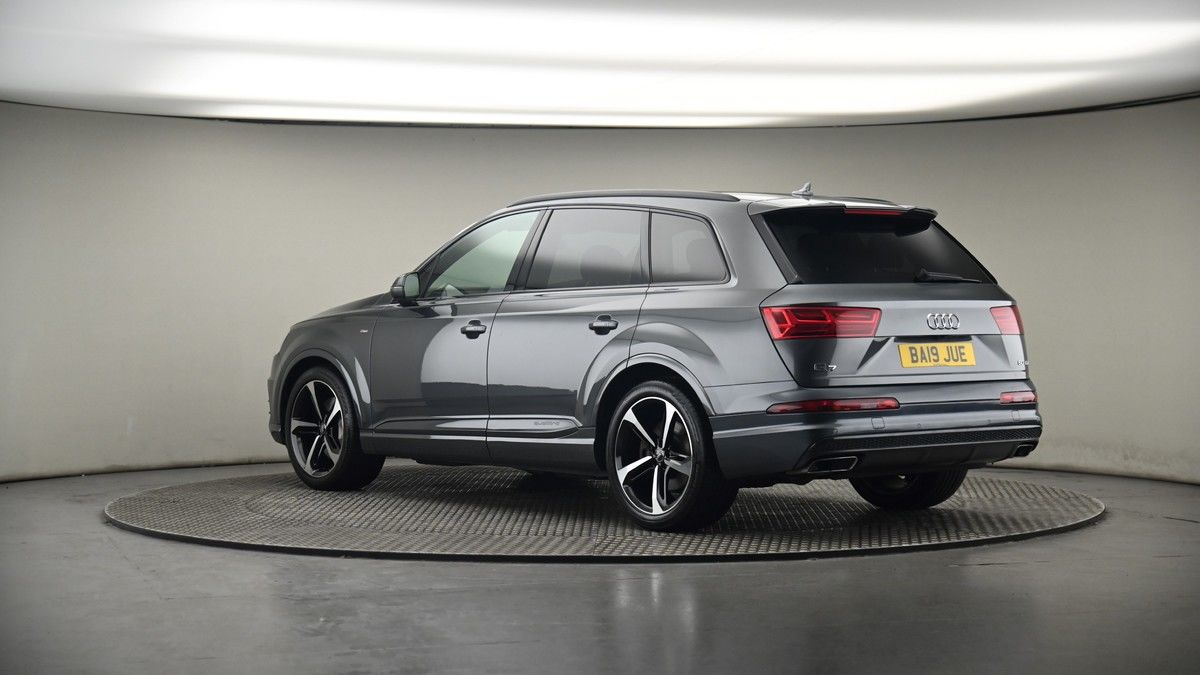 More views of Audi Q7