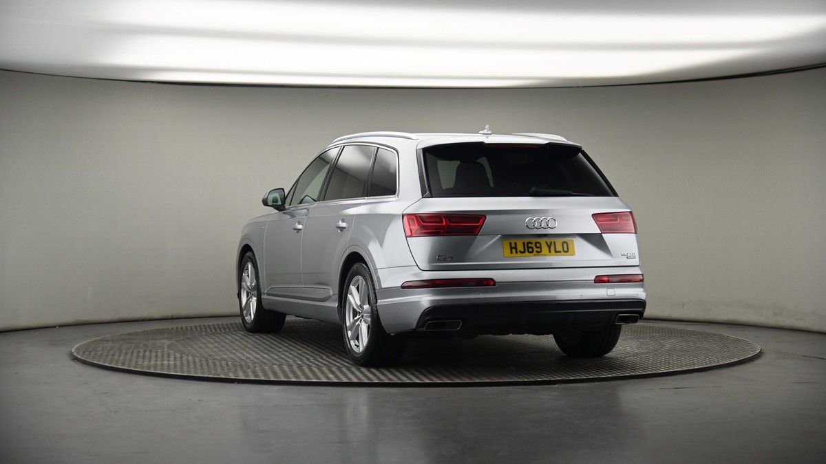 More views of Audi Q7