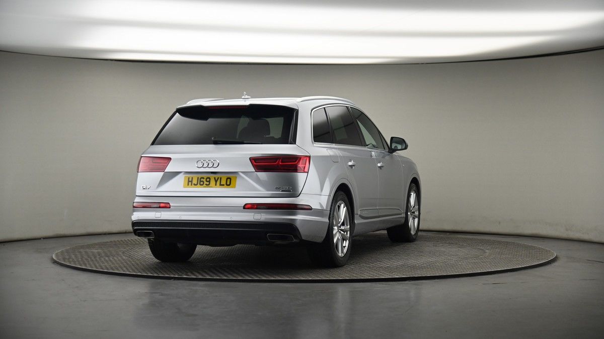 More views of Audi Q7