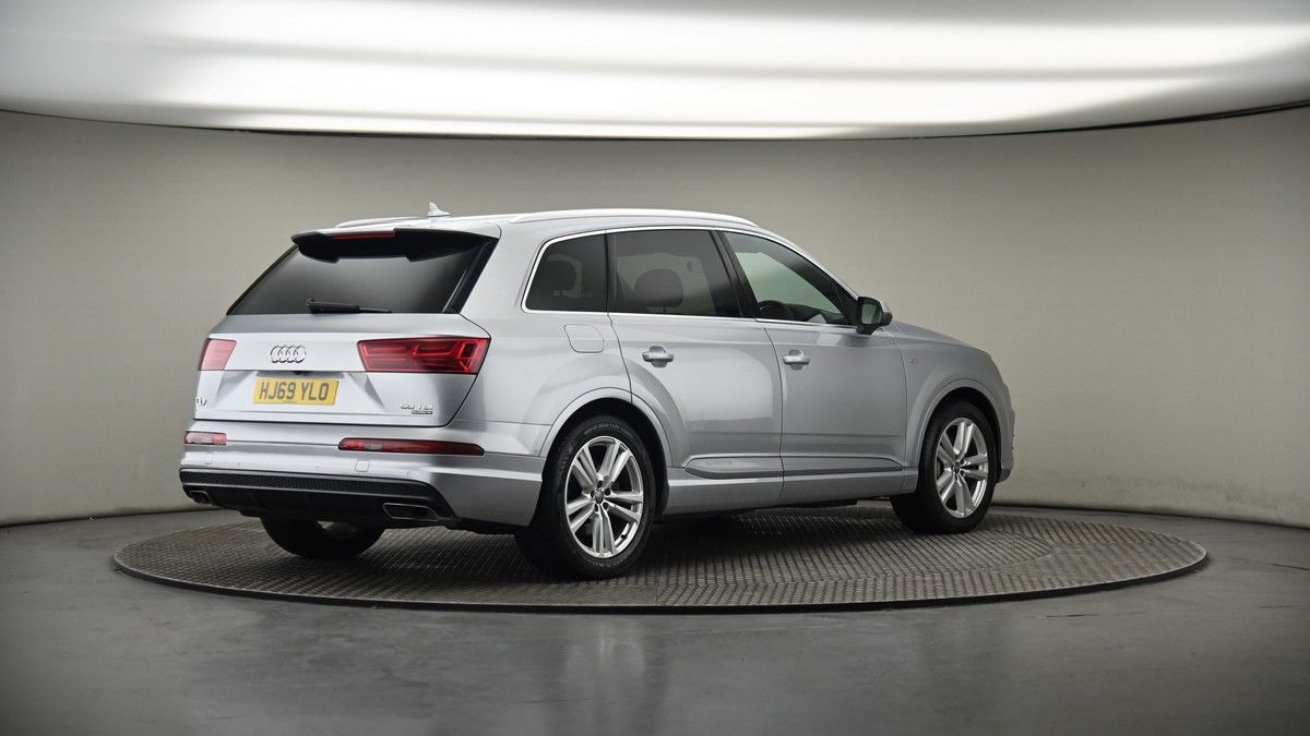 Audi Q7 Image 7