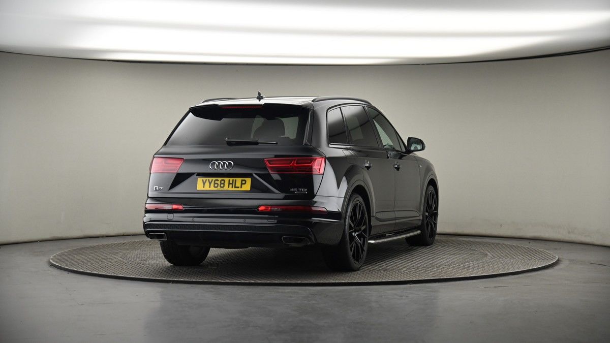 More views of Audi Q7